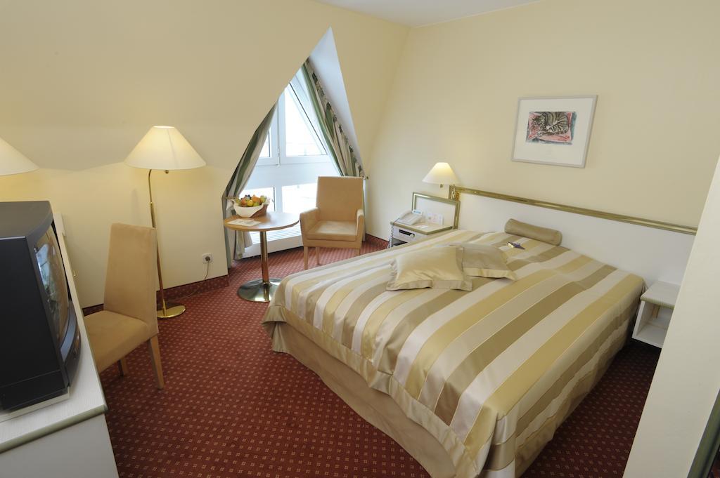 Panoramahotel Waldenburg Вальденбург Экстерьер фото